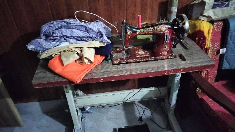 Used Sewing Machine For Sale With Table 5