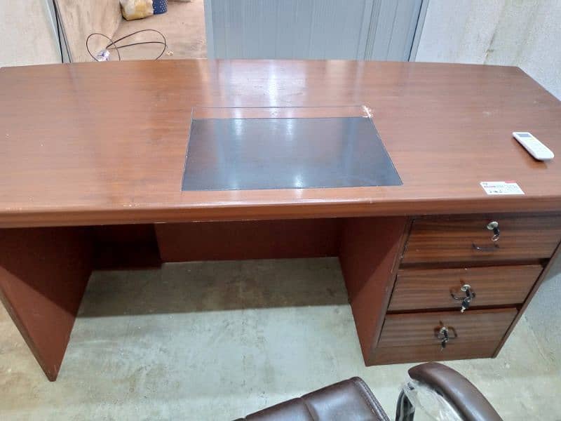 Office Table with three locker drawer 6/3 Feets. Polish sheet. 1