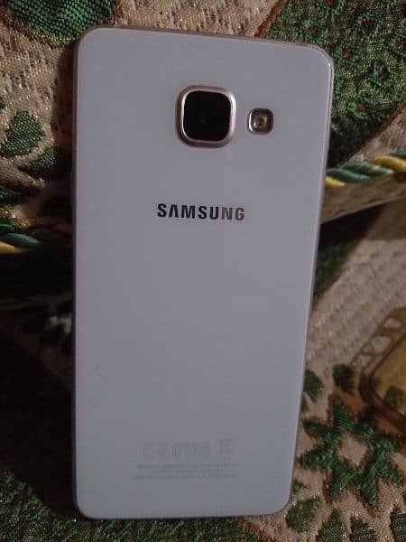 Samsung A3 2016 4