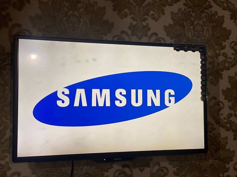 I am selling a Samsung original LCD new 3