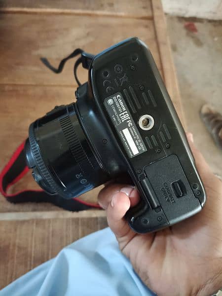 DSLR Camera Canon D4000 3