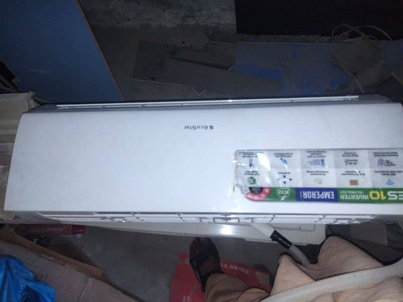 DC inverter 1 ton. . just 2 months used 1
