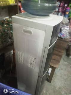 water dispenser in good condition with cooling problem