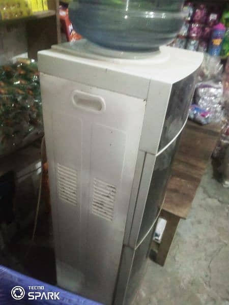 water dispenser in good condition with cooling problem 2
