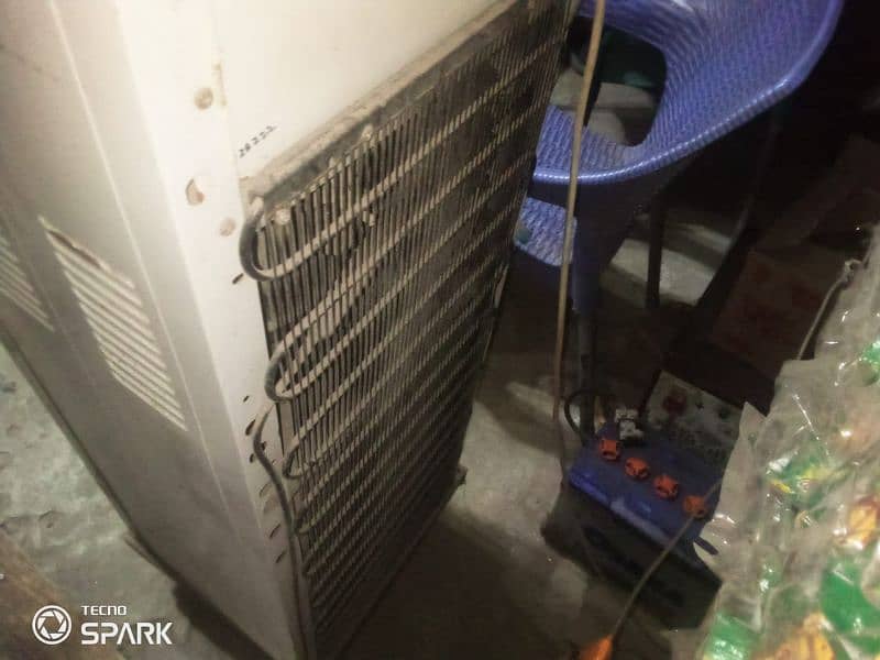 water dispenser in good condition with cooling problem 3