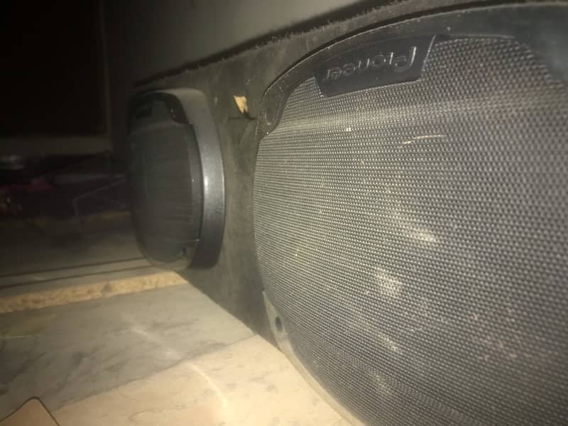 12 inch woofer . left righ speakers with amplifier 1