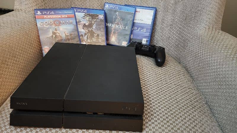 ps4 fat for urgent sale with 5 games and a controller 2