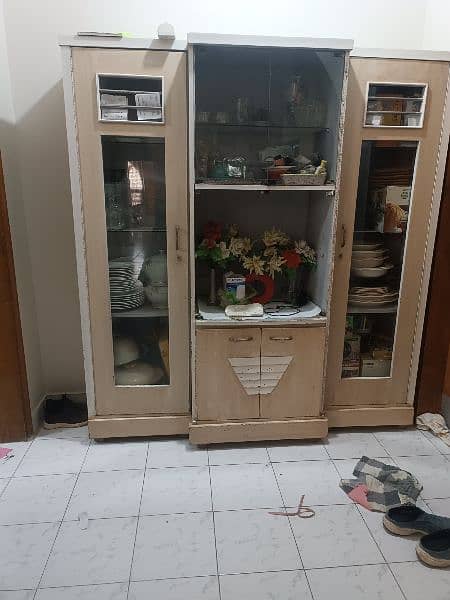 4 pis bedroom set good condition 7