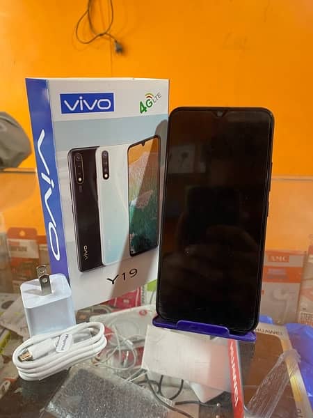 Vivo y19 (8GB RAM 256GB Memory) Phone With Box And Charger 2