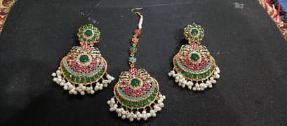 chaina chitam stone earrings and bindiya