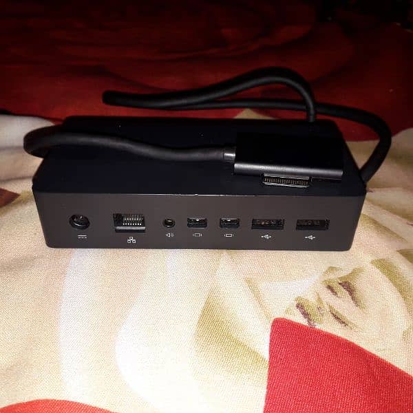 Microsoft Surface Docking Station Plus Charger 1