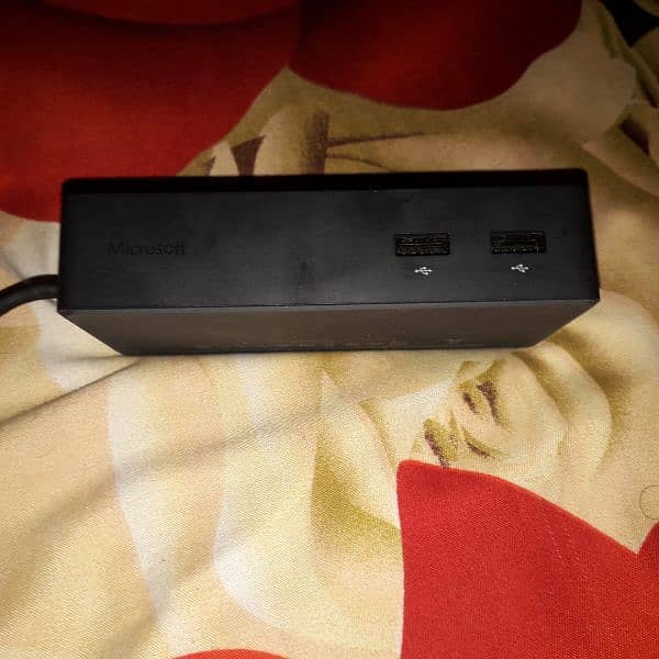 Microsoft Surface Docking Station Plus Charger 4