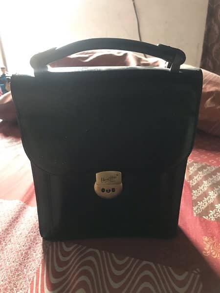 Mens office bag for sale condition 9/10 colour black 6