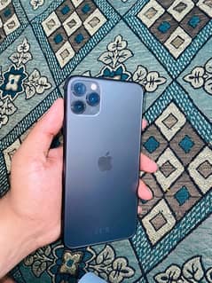 Iphone 11 pro max (256) gb Non active with box