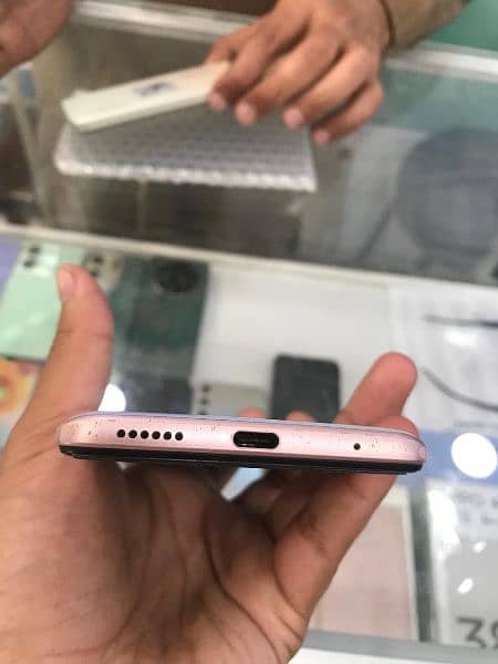 vivo s1 pro 
8,128 gb 
with 
box charger 1