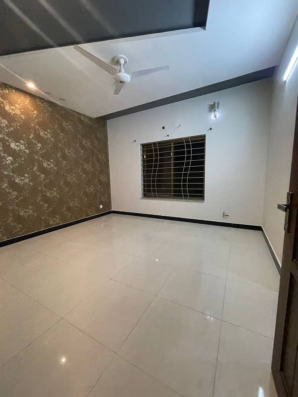 Bahria Town Phase 8 Abu baker Block
Doubl Unit House For Sale 7