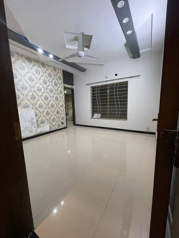 Bahria Town Phase 8 Abu baker Block
Doubl Unit House For Sale 17