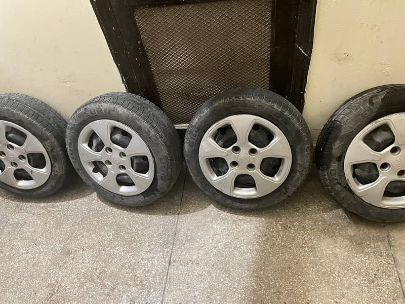 14 inch original tyres with rims of Kia picanto (MT) for sale. 0