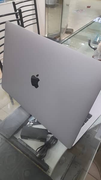 MacBook Pro 13-inch 2019 1