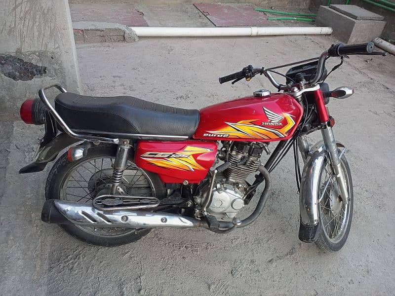 Honda CG125 available everything is original. Condition is very good 3