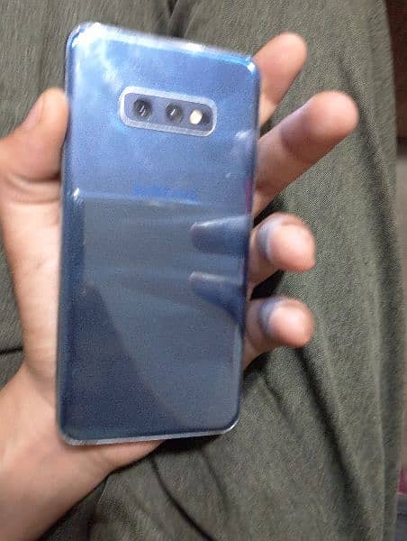 Samsung Galaxy S10e 4
