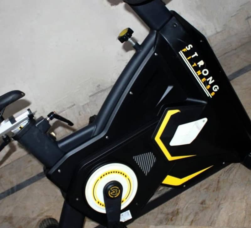 Commercial spin bike for sale / elleptical cycle /  Exercise Bikes 1