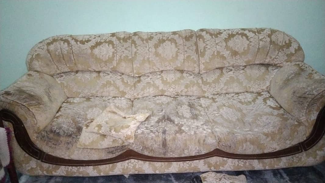 5-Seater Sofa Set in Good Condition 0