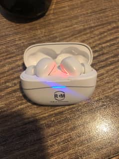 Air Buds RCM Almost New C Type Charging