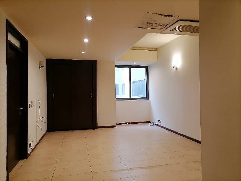 3600 Square Feet Flat In Only Rs. 1300000/- 0