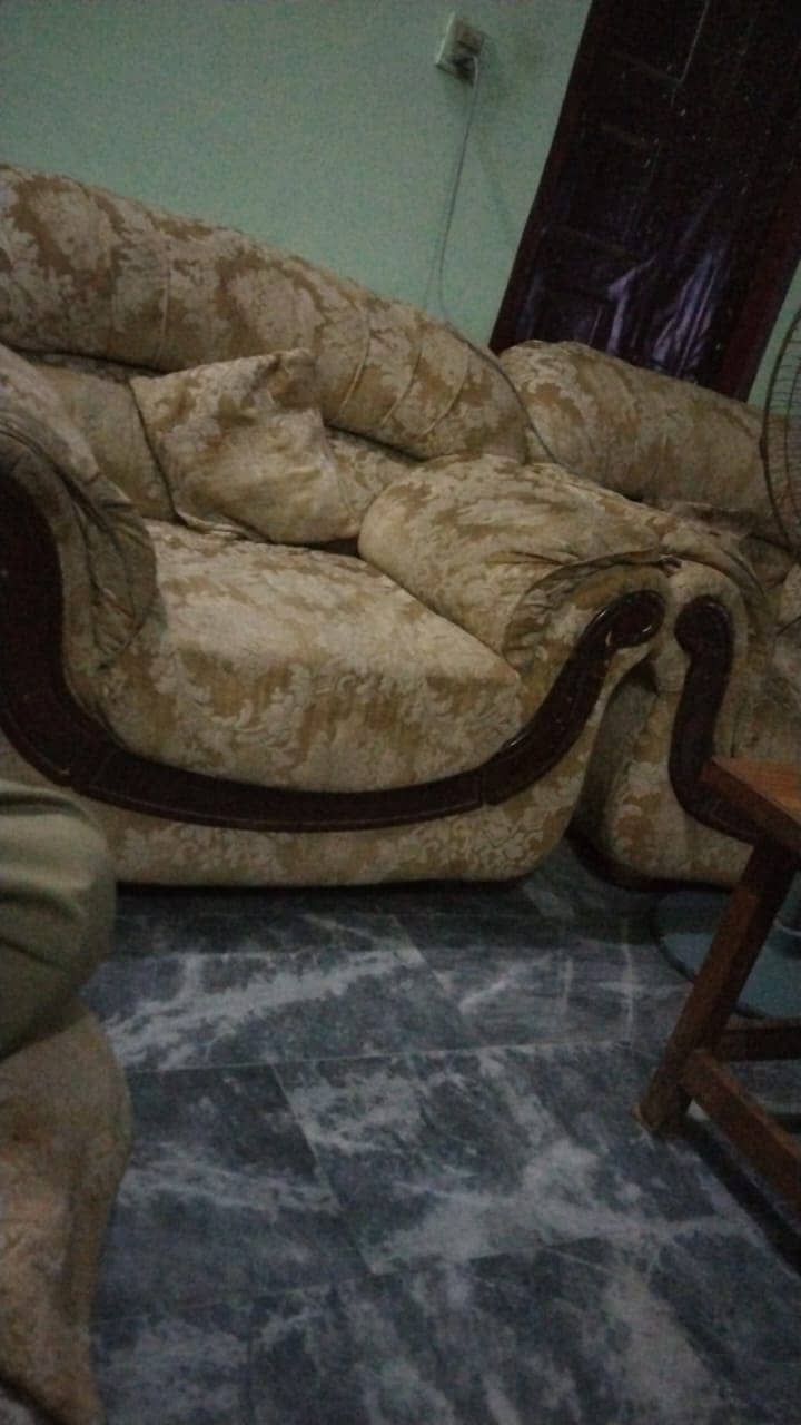 5-Seater Sofa Set in Good Condition 1