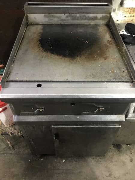 Fast food counter and oven with pan etc. 3