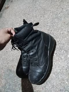 black combat boots ( 8 ) no hain