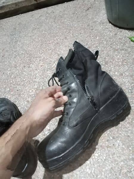 black combat boots ( 8 ) no hain 1