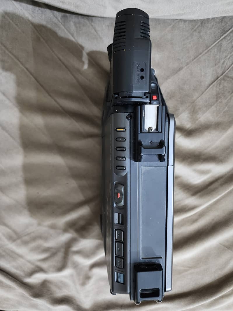 Hitachi Video Camera/ Recorder VM-2780E (AV) 17