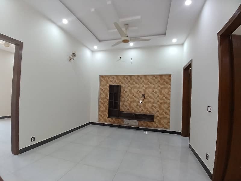 Hajvery Hom 3 Marla House For Rent Near punjab society 8