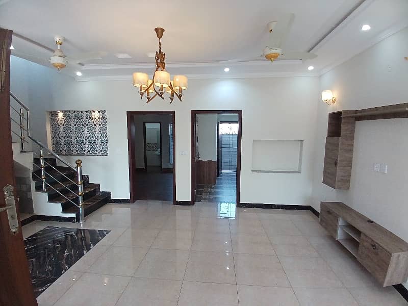 Hajvery Hom 3 Marla House For Rent Near punjab society 18