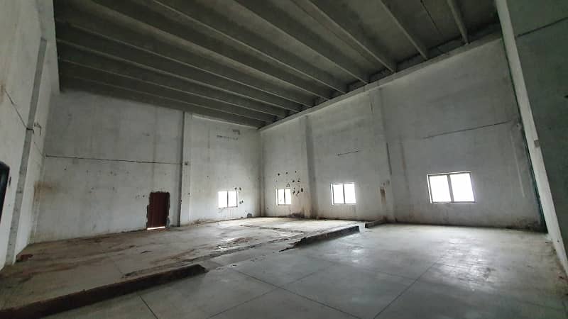 9 kanal 30000 sq. ft with 10 pound gas Available for rent 2