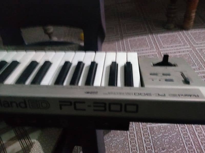 Roland PC 300 USB midi controller keyboard 0