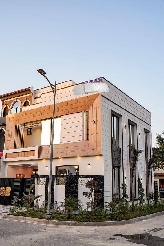 5.5 Marla Brand new very beautifull corner House for sale in new lahore city 2