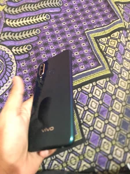 10by10 vivo mobile y15  with box charger 4 ram Rom 64 1