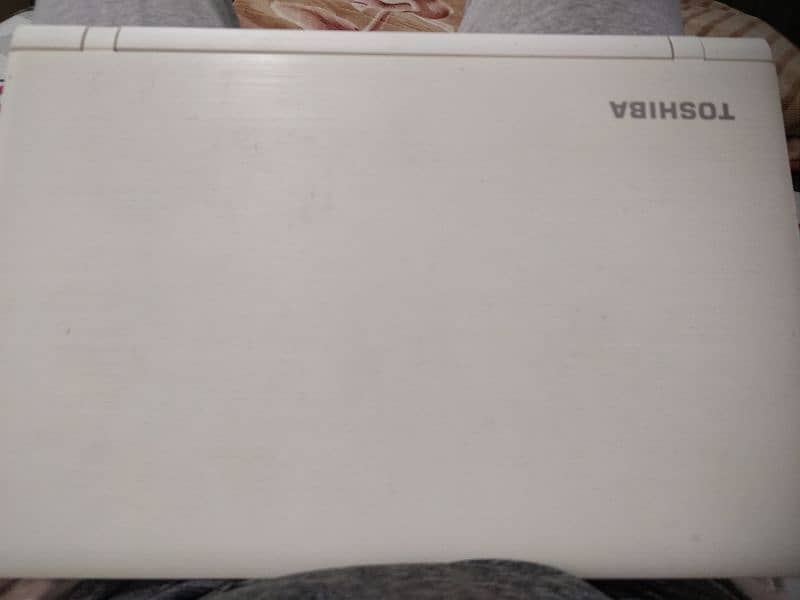 Toshiba satellite C55D laptop 8gb ram 128ssd 1