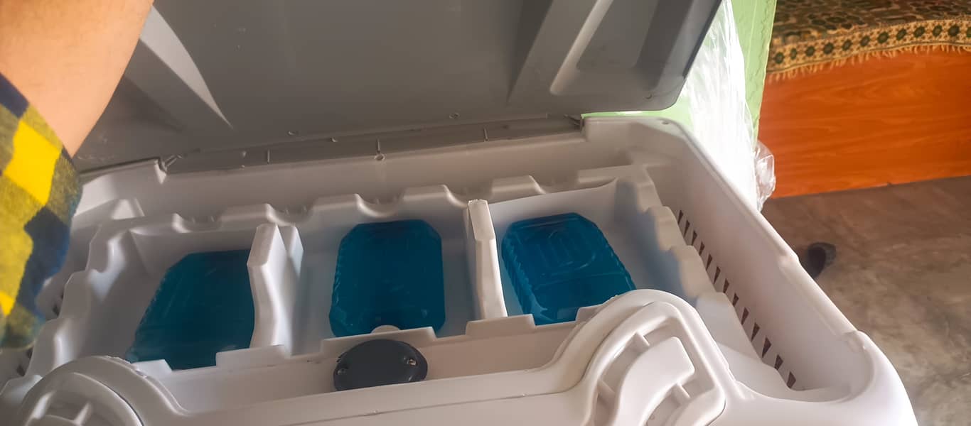 SABRO room Cooler - ice gel bottles 2