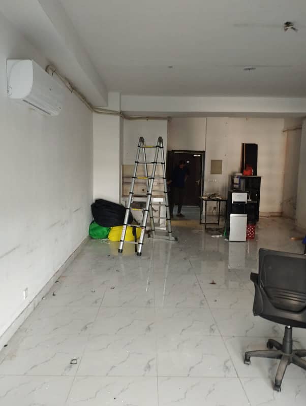 2500 Sqft Office For Rent | Al Hafeez Executive Tower | Gulberg Lahore 4