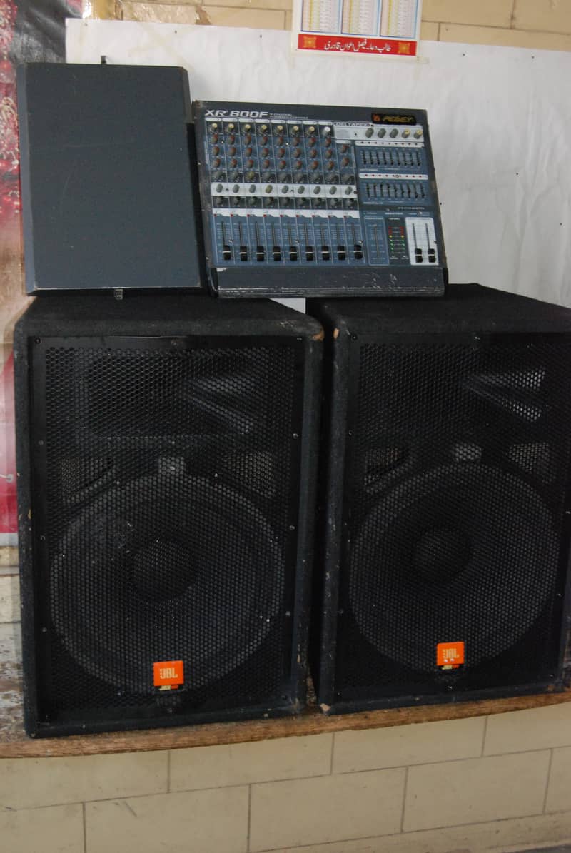 Peavy XR800F original with 2 JBL 15 inch speakers 7
