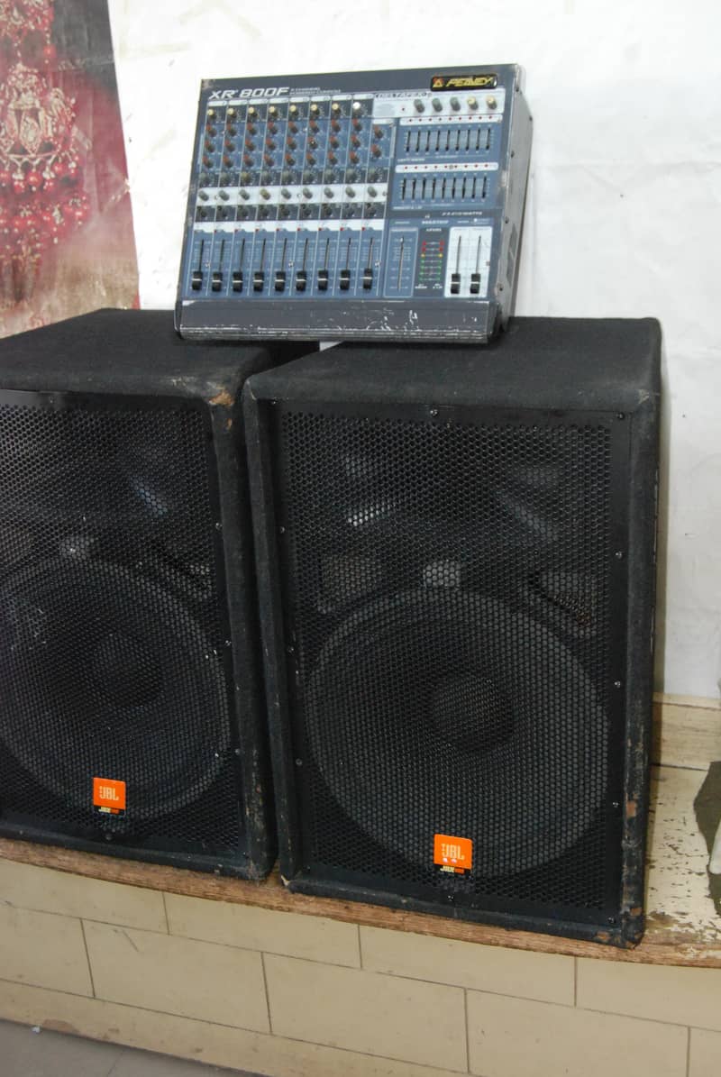 Peavy XR800F original with 2 JBL 15 inch speakers 8