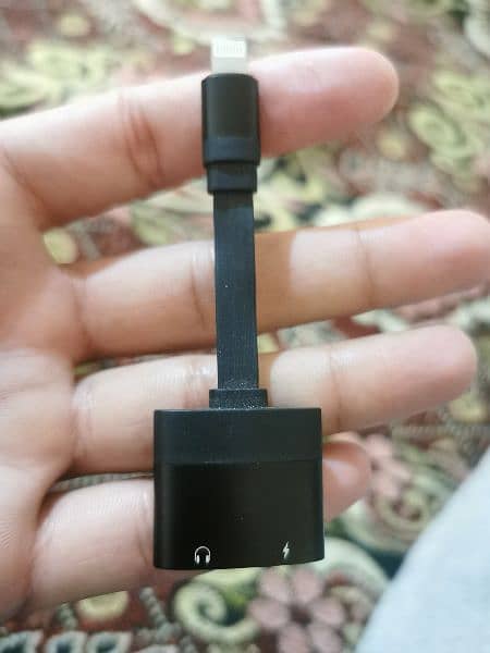 Baseus iPhone splitter for charging and 3.5 headphone jack 1