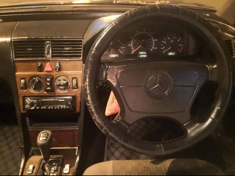 Mercedes Benz C180. Automatic. sunroof. original documents. 10/10 5