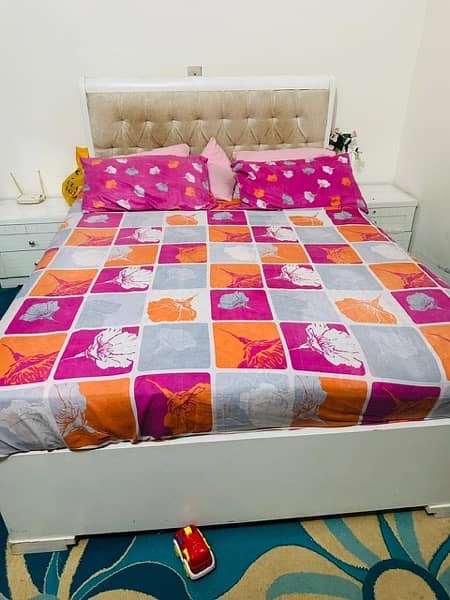 queen size bed with dressing 1
