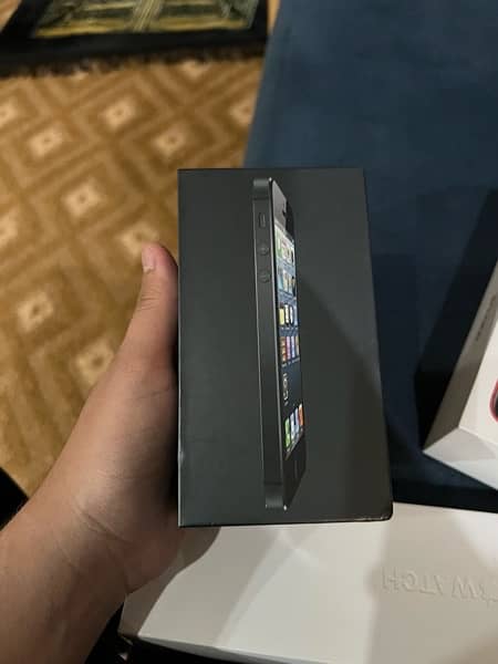 iPhone boxes iPhone se iPhone 6 Apple Watch 6 and 8 series 5