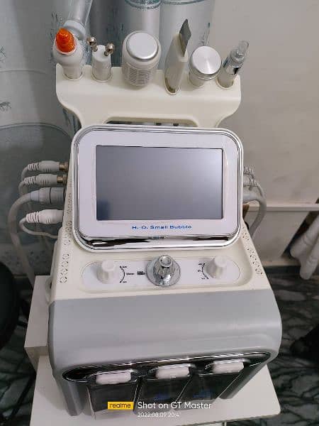 7 in 1 hydra Facial Machine up for Sale 0